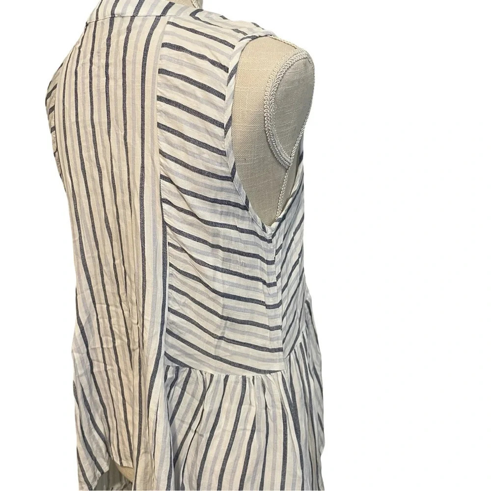 She & Sky Sleeveless Blouse - Picture 4 of 6